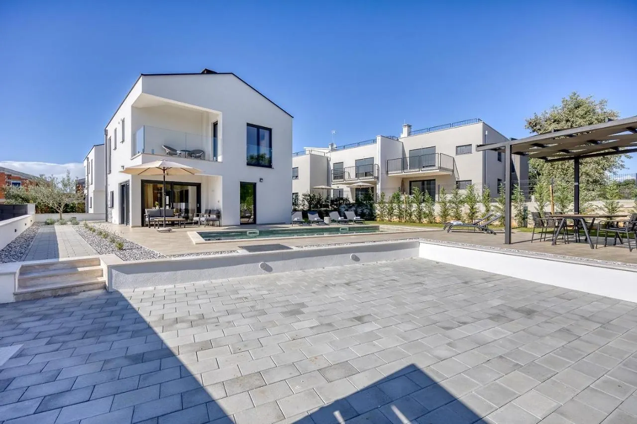 Villa Ivana With Private Pool Nova Vas