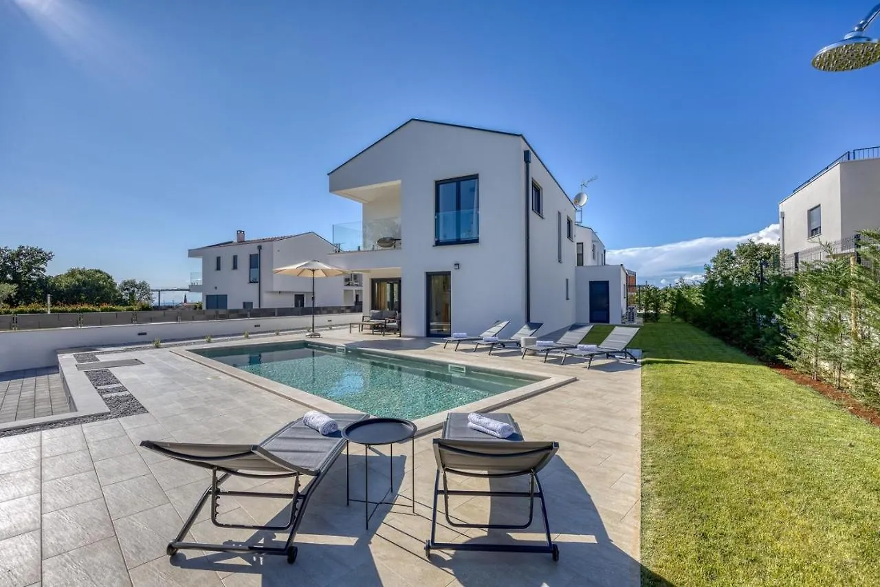 Villa Ivana With Private Pool Nova Vas