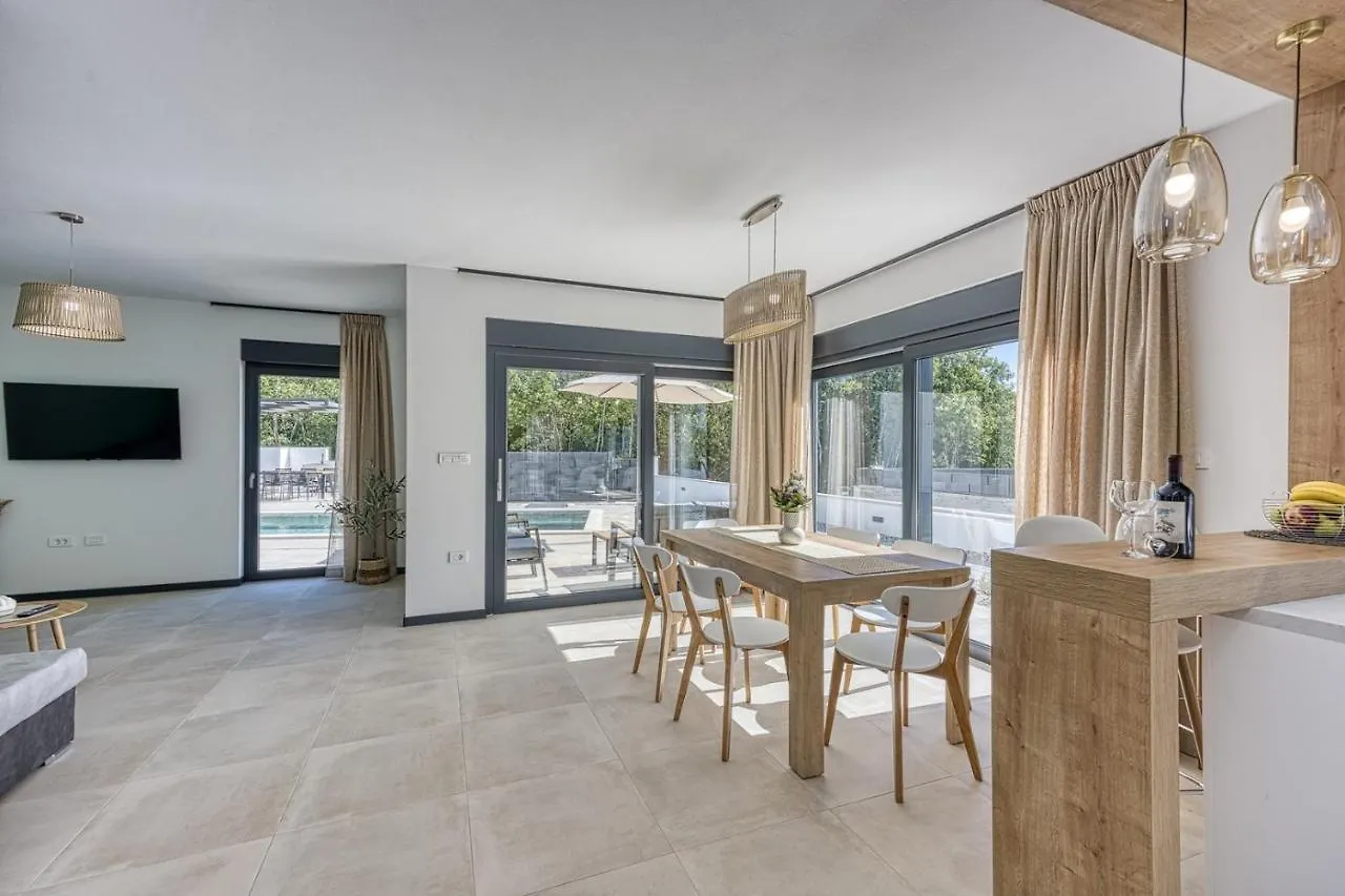 Villa Ivana With Private Pool Nova Vas