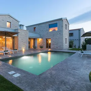 Lavanda Villa